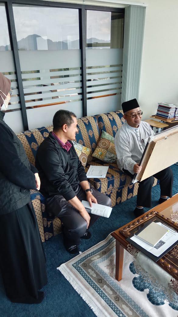 Semakan Teks al-Quran pada Bingkai Hiasan Rampasan KDN