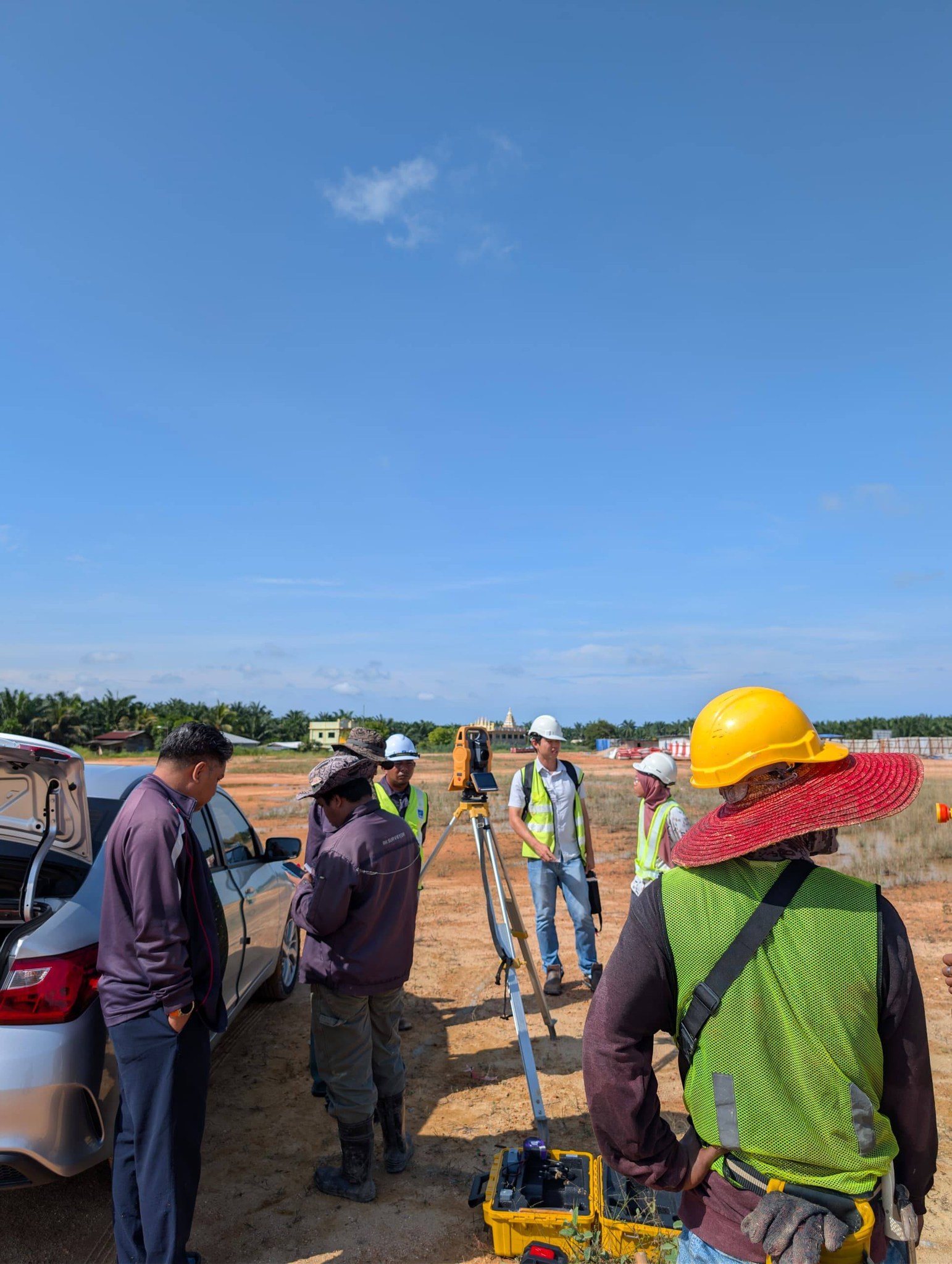 Kerja-kerja Pengukuran dan Semakan Arah Kiblat di Kawasan R&R Sungai Wangi (WCE), Manjung