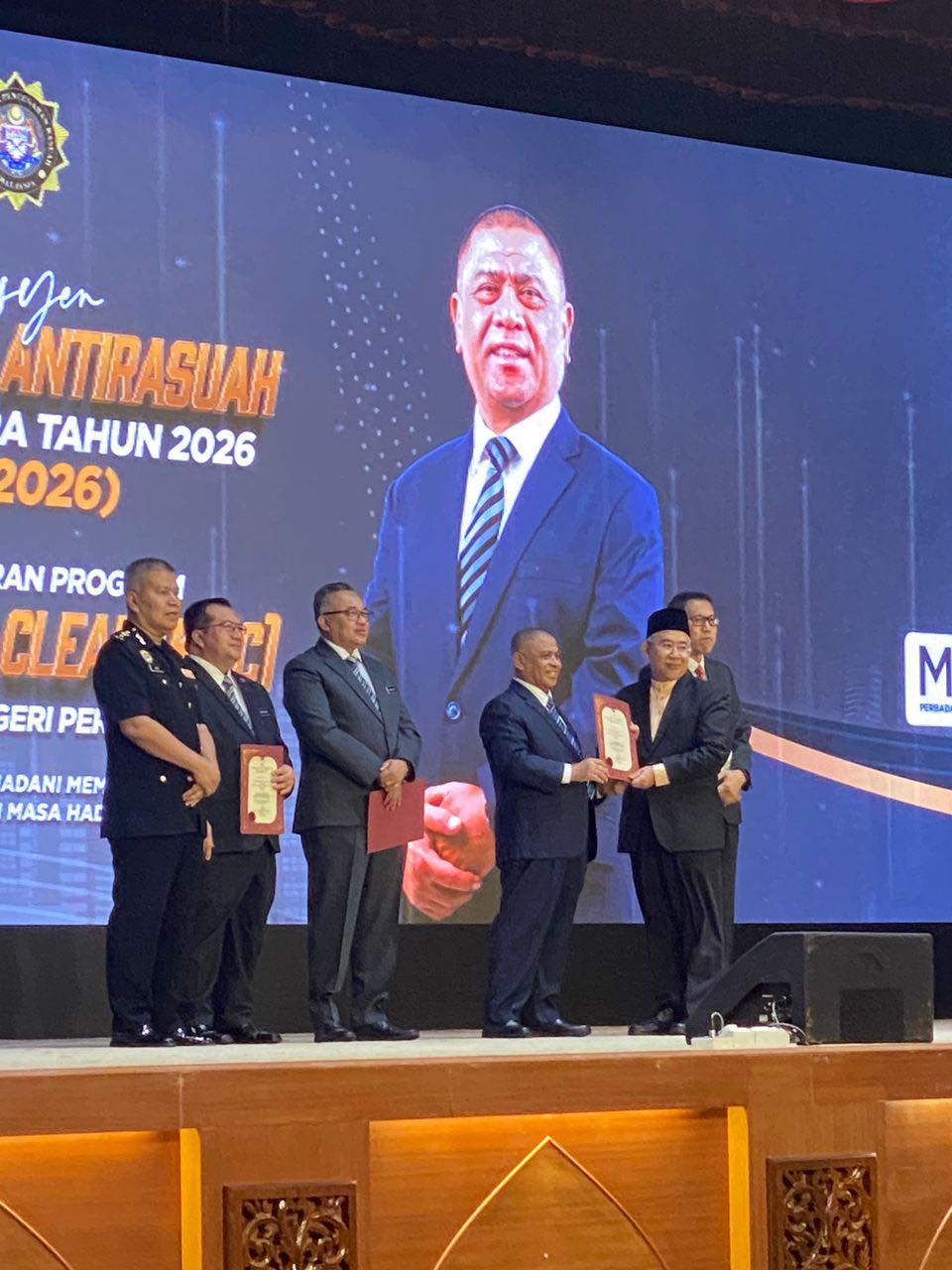 Jabatan Mufti Negeri Perak Terima Sijil Amalan Tatakelola Cemerlang